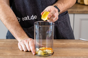 Spritzer Zitronensaft dazugeben
