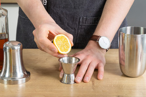 Zitronensaft abmessen