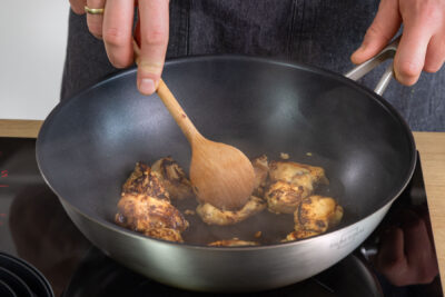 Mariniertes Hähnchen anbraten