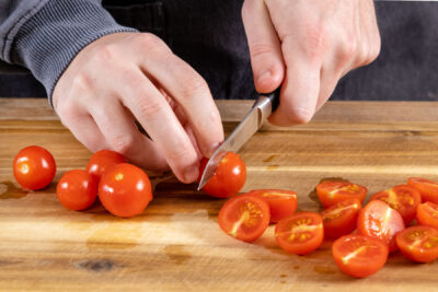 Tomaten halbieren