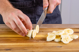 Banane schneiden