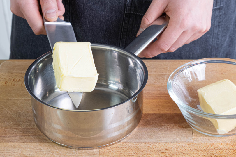 Butter in einen Topf geben und schmelzen