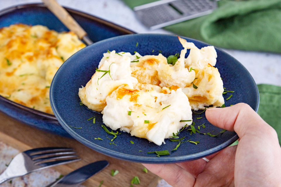 Blumenkohl mit Käse überbacken | Rezept - eat.de