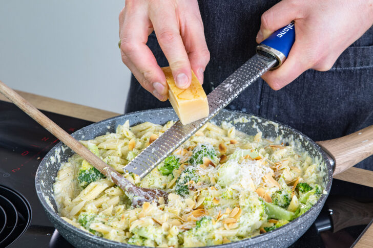 Käse dazureiben