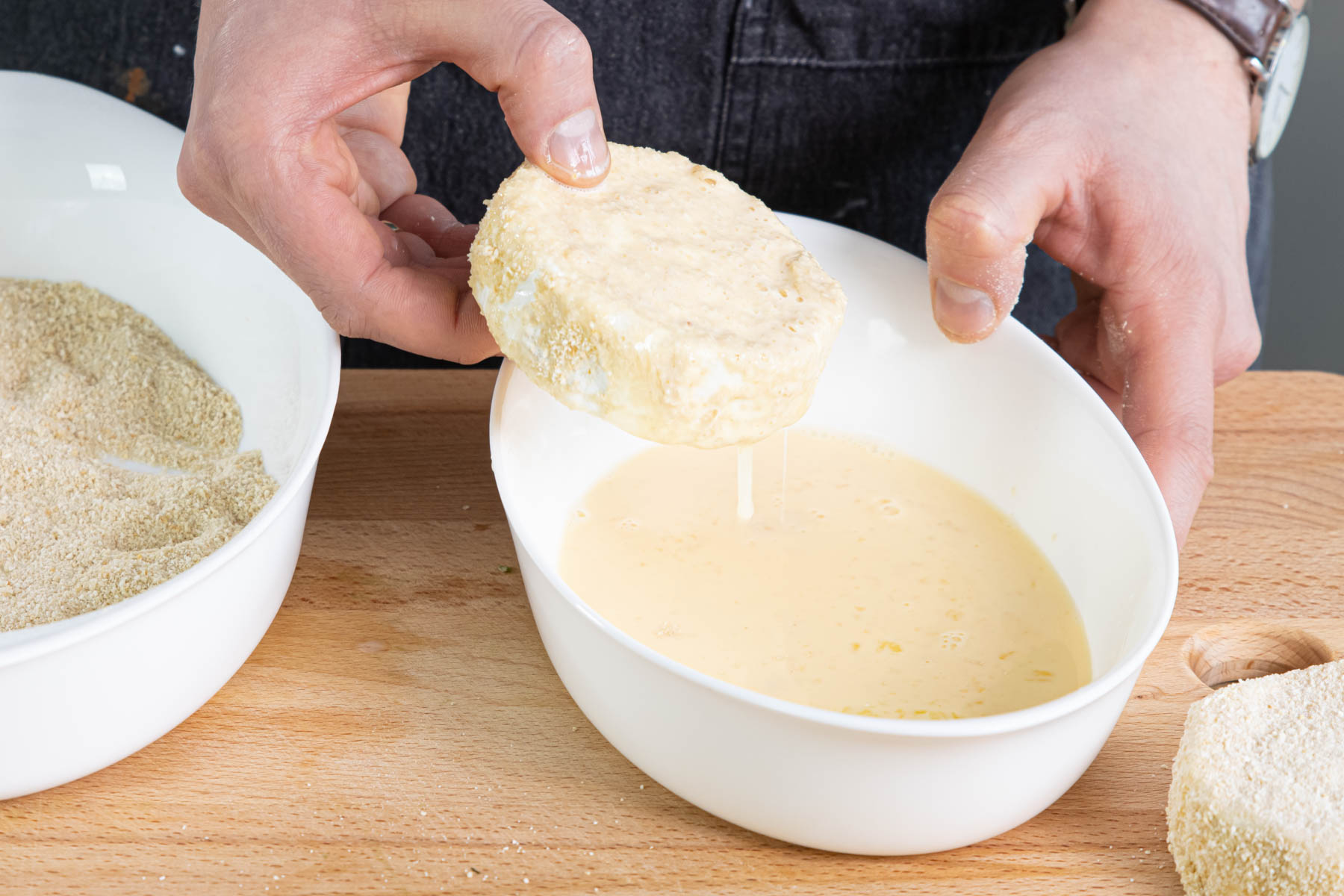 Camembert mehrmals panieren