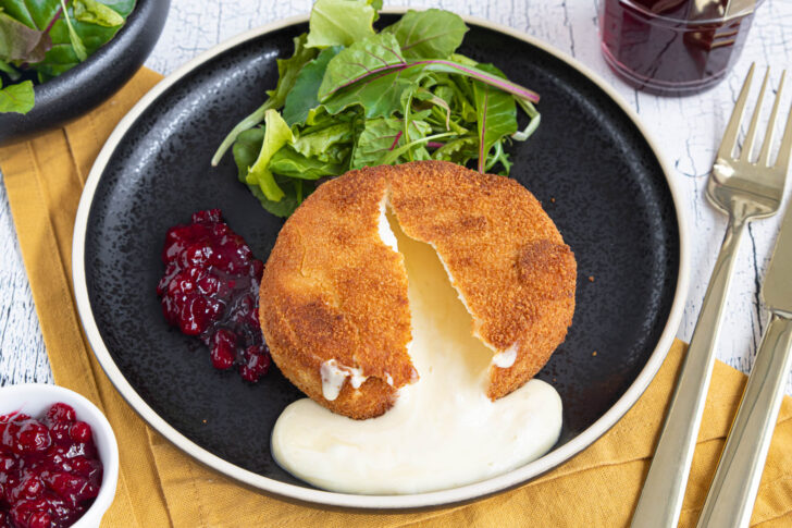 Camembert paniert und gebacken