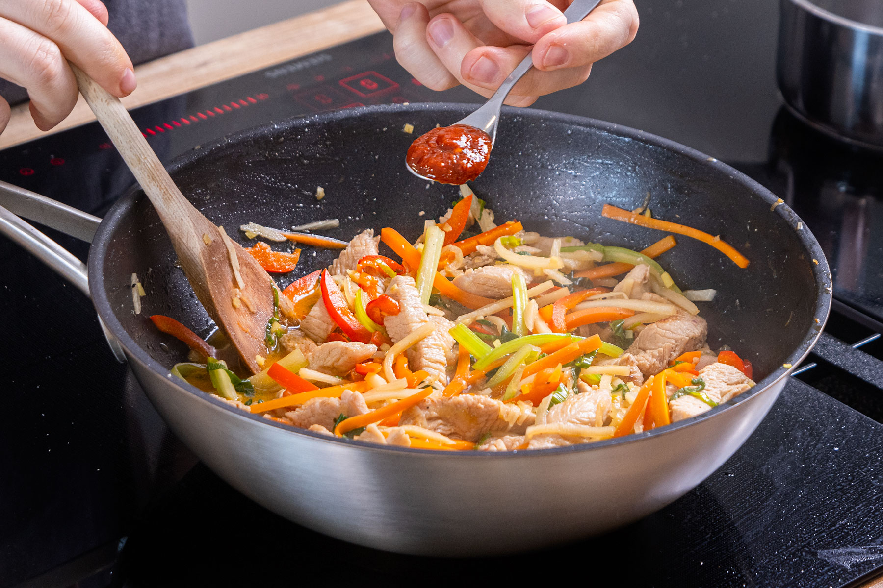 Chop Suey Original-Rezept würzen