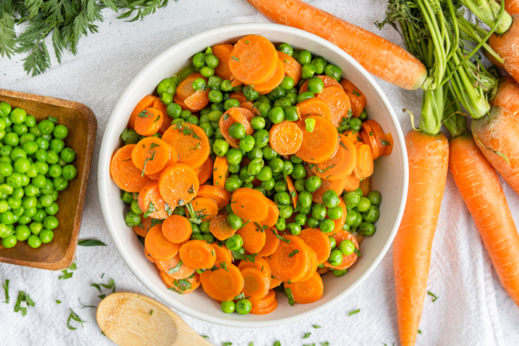 Erbsen und Möhren aus der Dose zubereiten | Rezept - eat.de