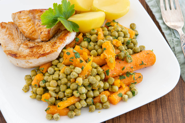 Wie Lange Müssen Erbsen Und Möhren Aus Der Dose Kochen Erbsen und Möhren aus der Dose zubereiten | Rezept - eat.de