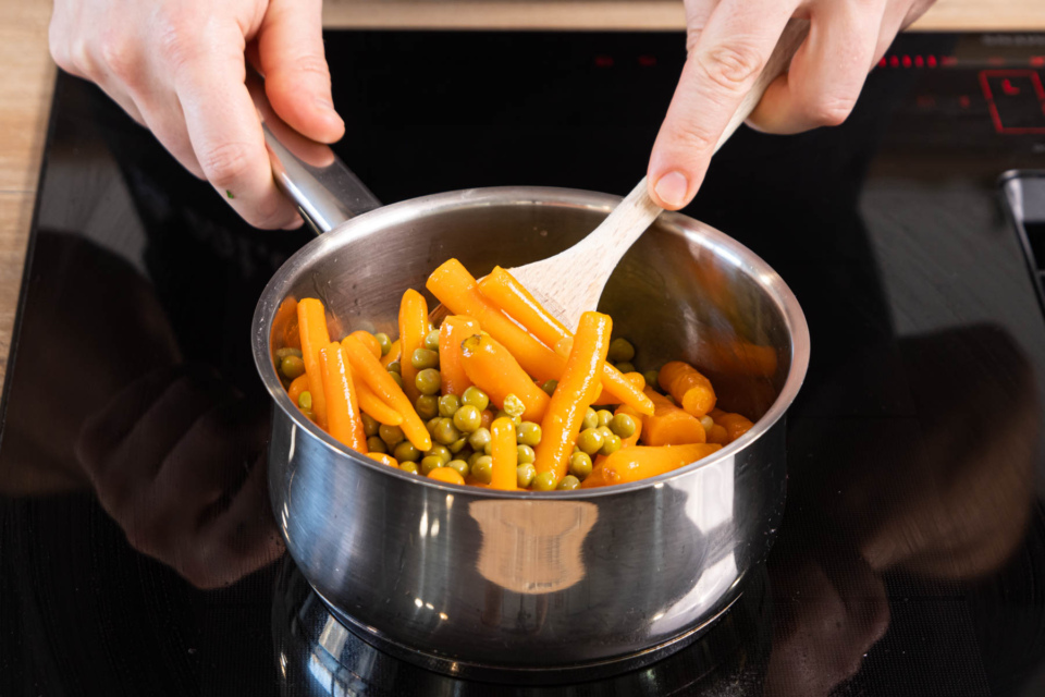Erbsen und Möhren aus der Dose zubereiten | Rezept