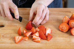 Erdbeeren schneiden