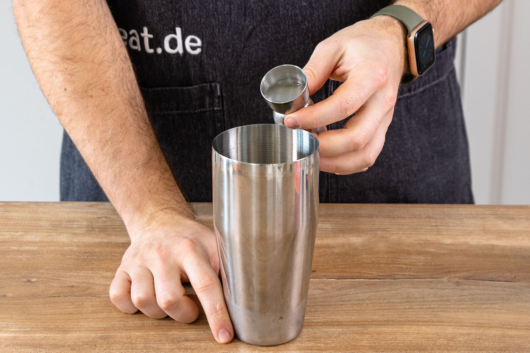 Mandelsirup hinzufügen