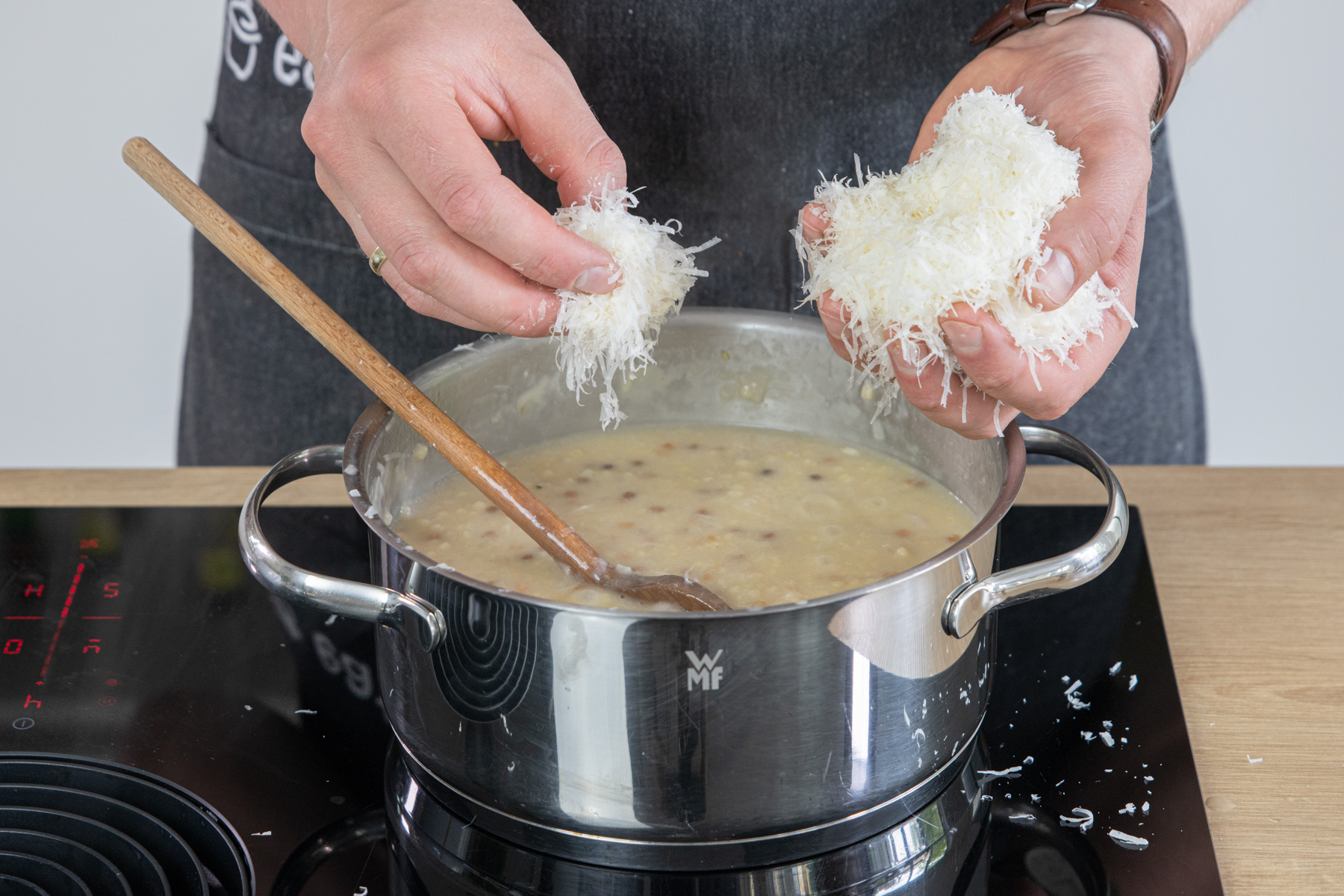 Parmesan unterheben