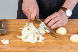 Zwiebeln schneiden