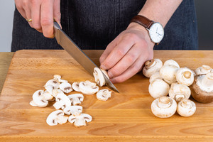 Champignons schneiden