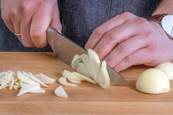 Zwiebel schneiden