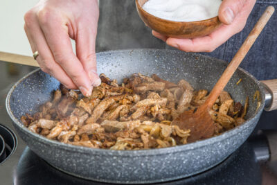 selbst gemachtes Gyros anbraten