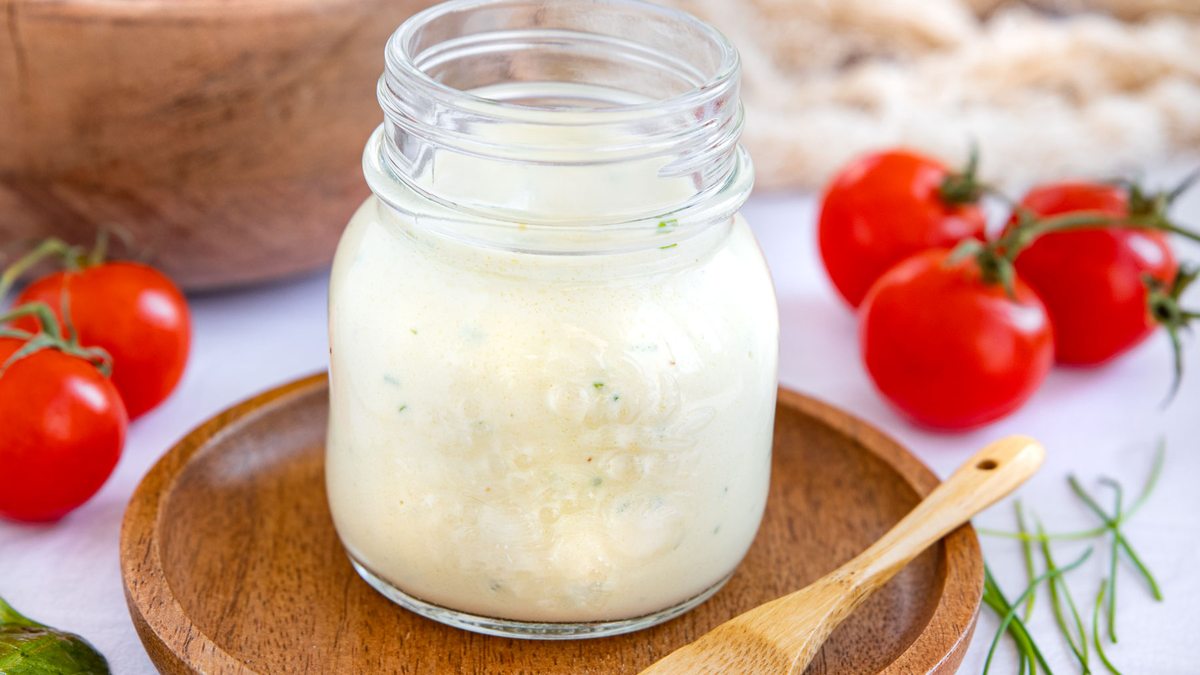 Joghurt-Salatdressing wie beim Italiener | Rezept - eat.de