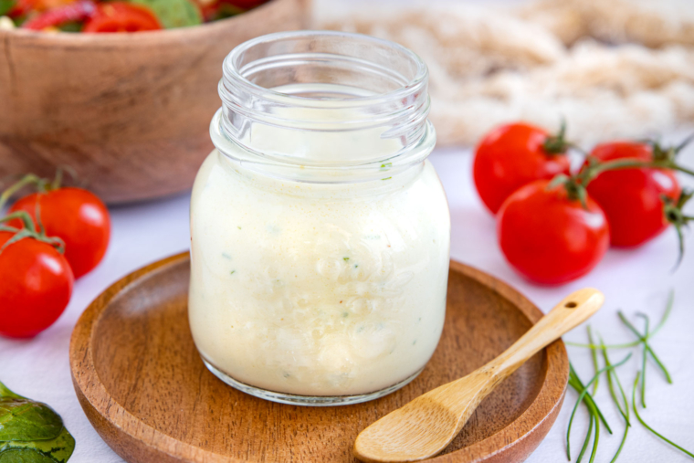 Joghurt-Salatdressing wie beim Italiener | Rezept - eat.de