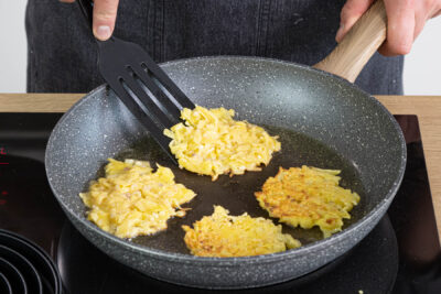 Kartoffelpuffer braten