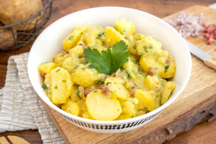 Klassischer Kartoffelsalat mit Brühe