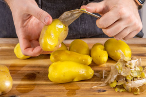 Kartoffeln pellen