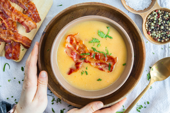 Kartoffelsuppe mit Speck | Rezept - eat.de