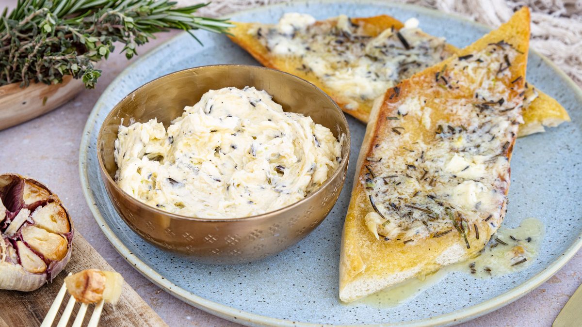 Knoblauchbutter aus dem Ofen | Rezept
