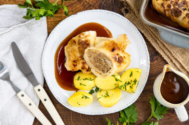 Kohlrouladen mit brauner Soße