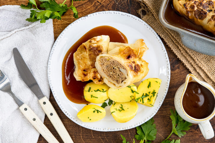 Kohlrouladen mit brauner Soße