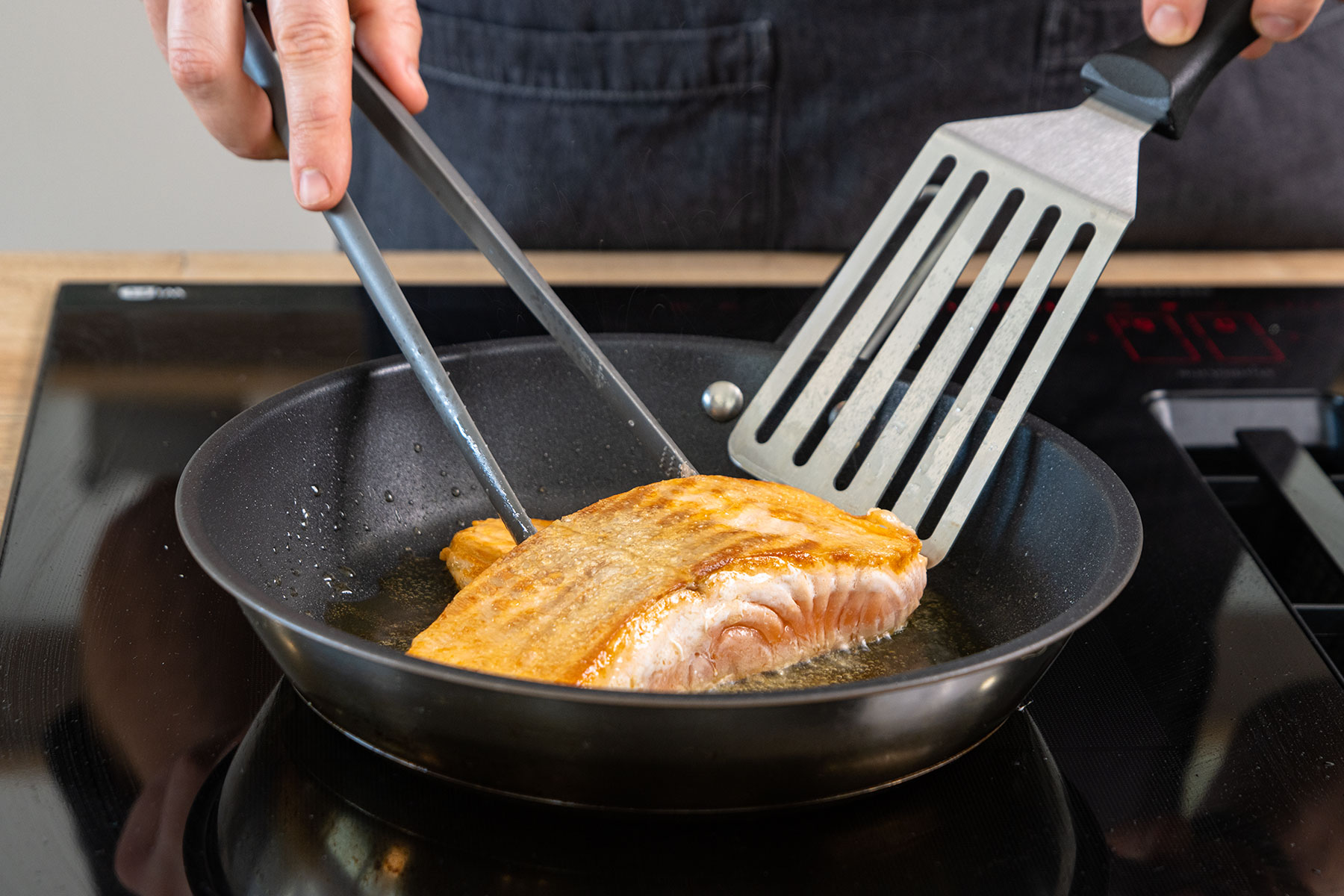 Lachs anbraten