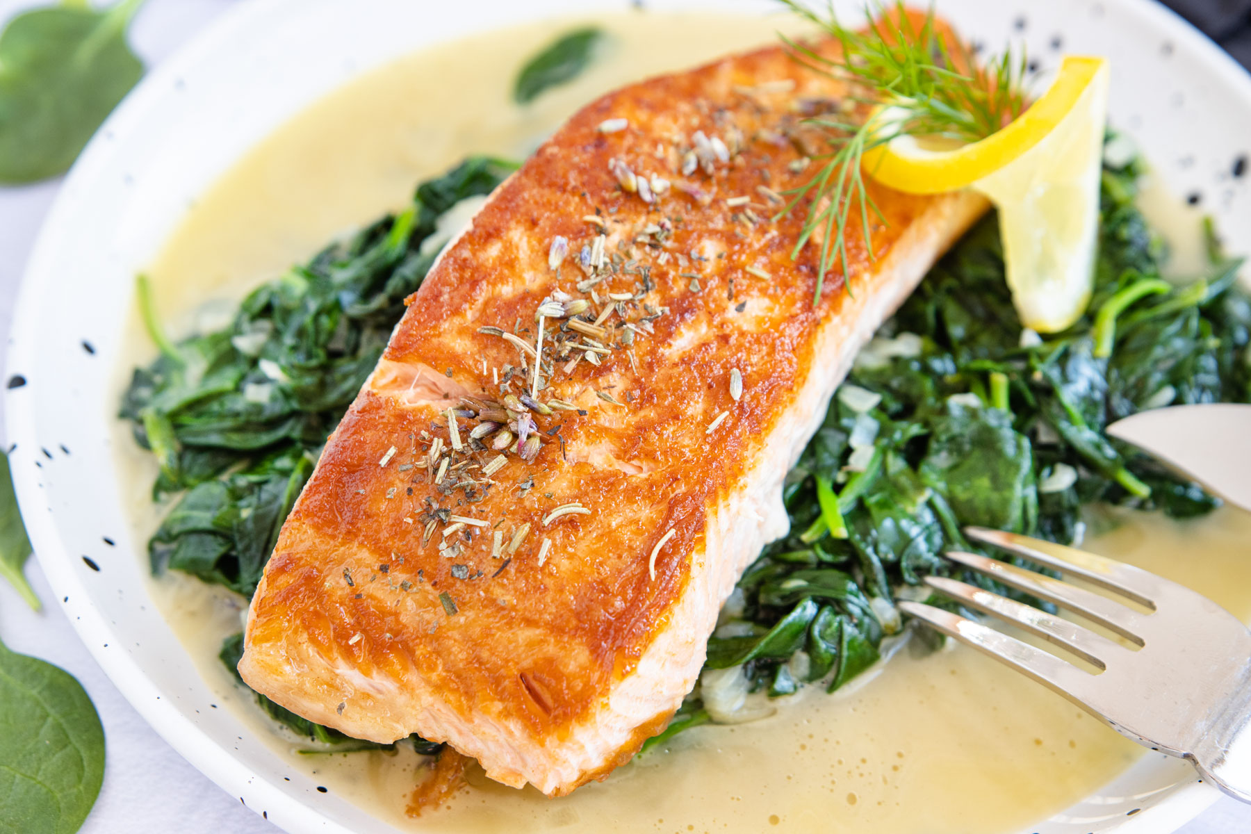 Lachs auf Blattspinat