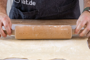 Blätterteig ausrollen