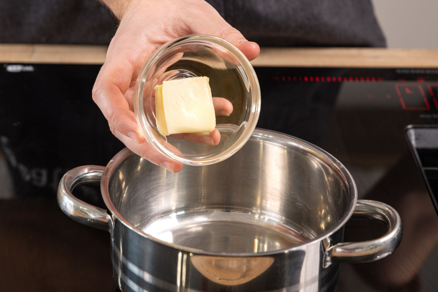 Mehlschwitze mit Milch Rezept eat.de