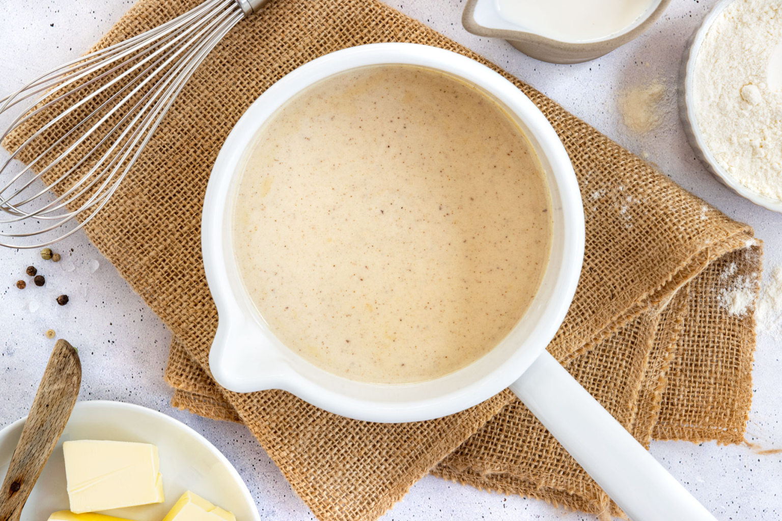 Mehlschwitze mit Milch Rezept eat.de