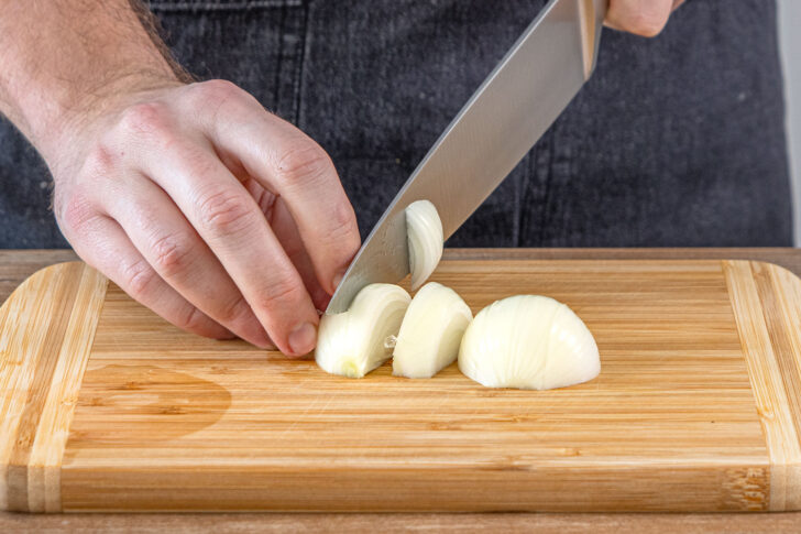 Zwiebel schneiden