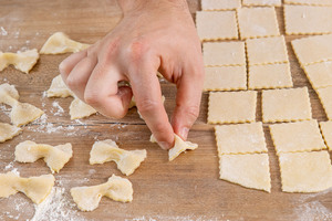 Rechtecke zu Farfalle formen