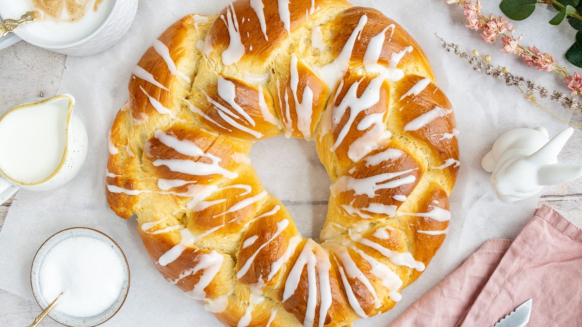 Osterkranz mit Trockenhefe | Rezept - eat.de