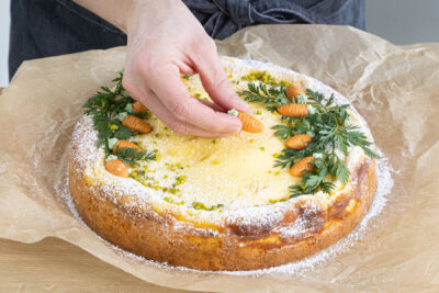 Osterkuchen mit Quark dekorieren
