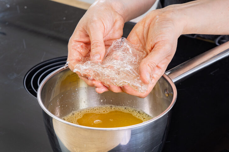 Gelatine zu Maracujasaft geben