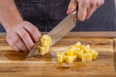 Ananas schneiden
