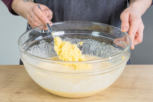 Polenta unterheben
