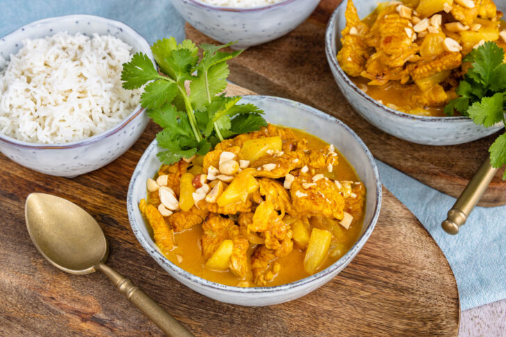 Putencurry mit Ananas und Reis