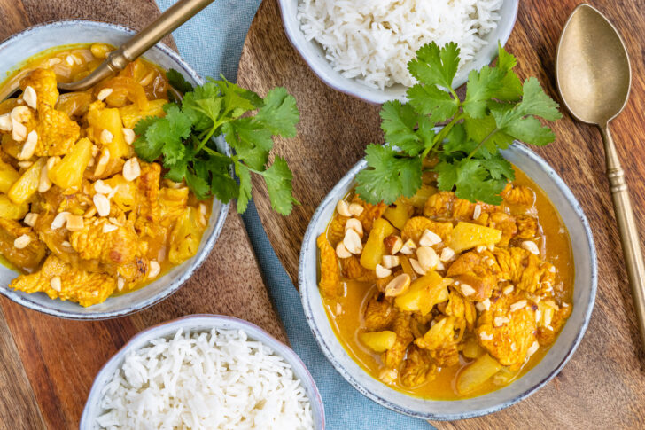 Putencurry mit Ananas und Reis