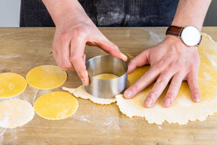 Ravioliteig ausstechen