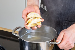 Ravioli mit Spinat-Ricotta kochen