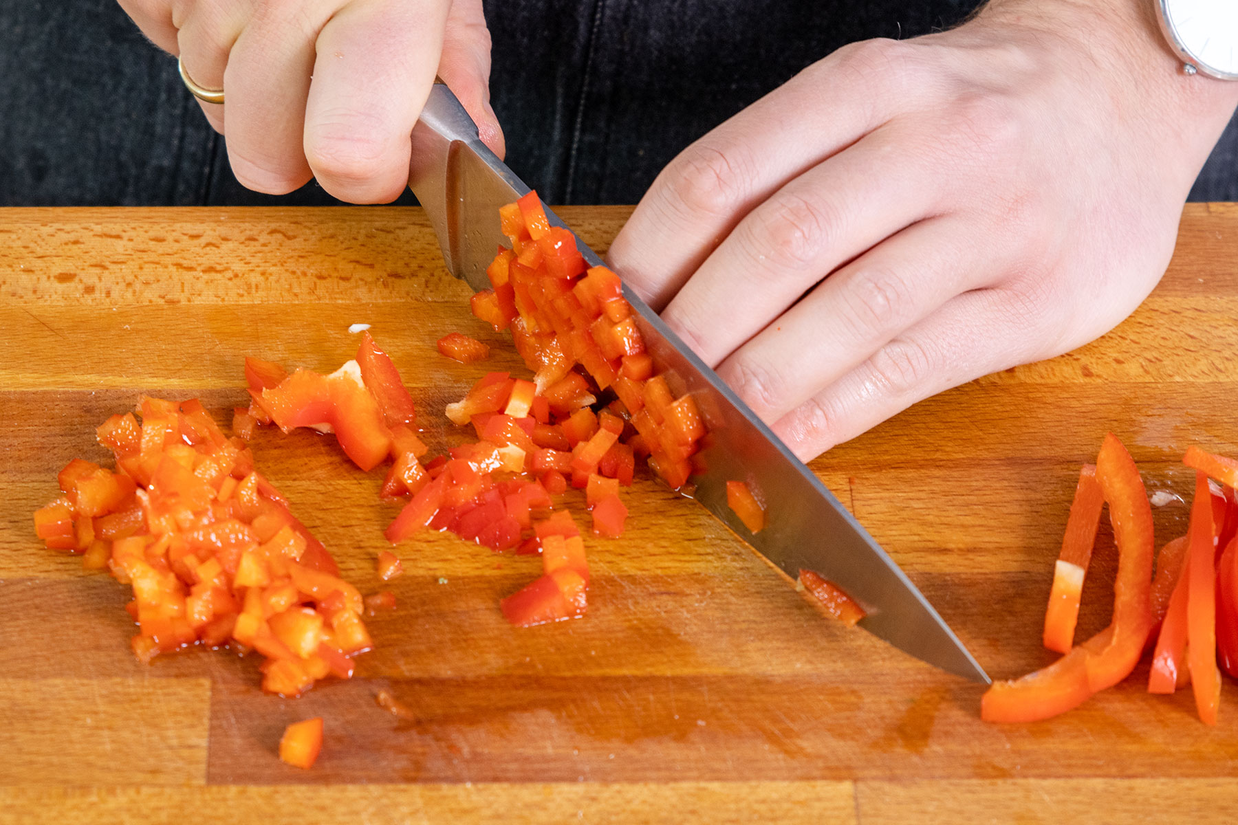 Paprika klein schneiden
