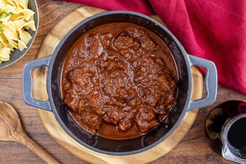 Rindergulasch mit Rotwein