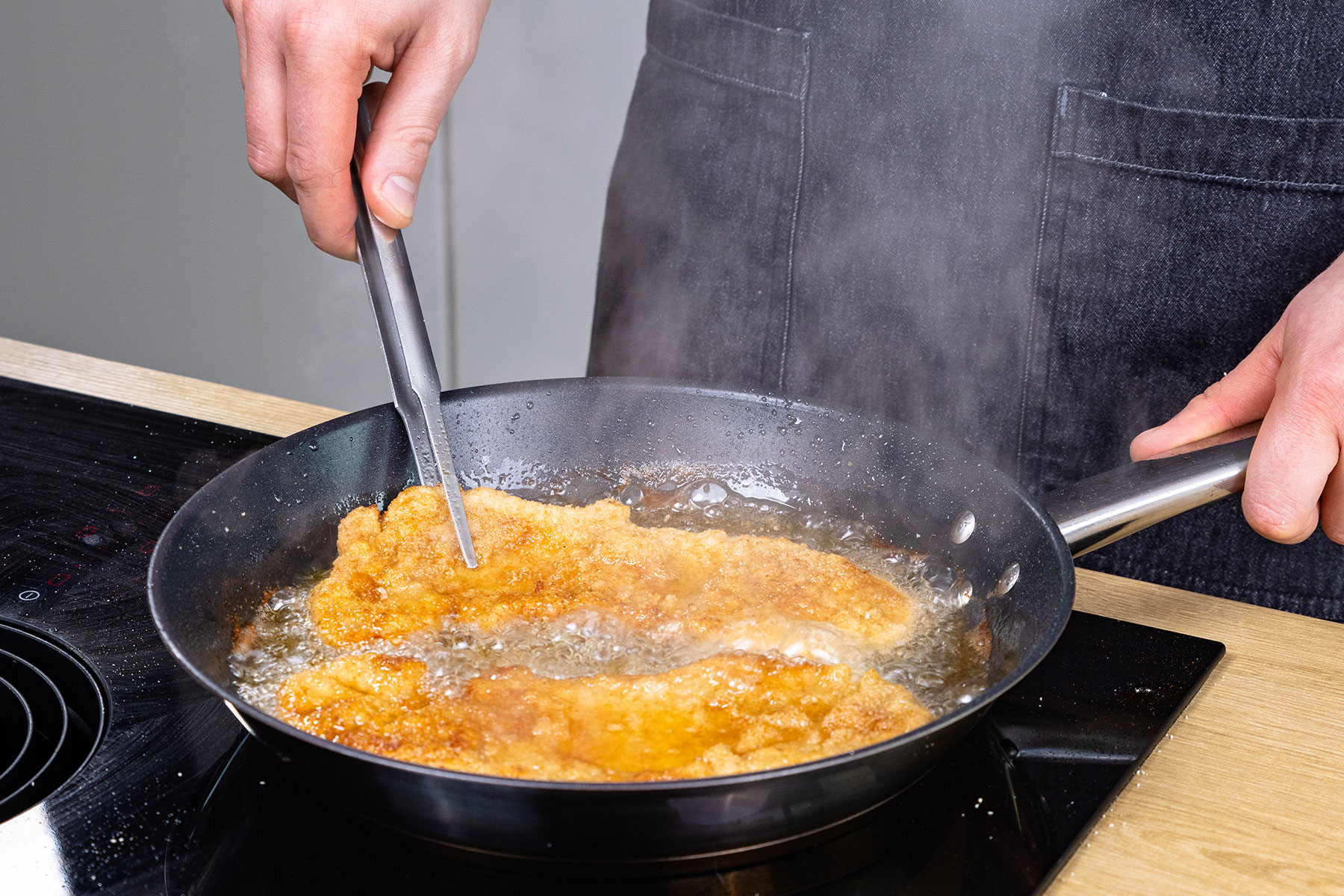 Schnitzel braten
