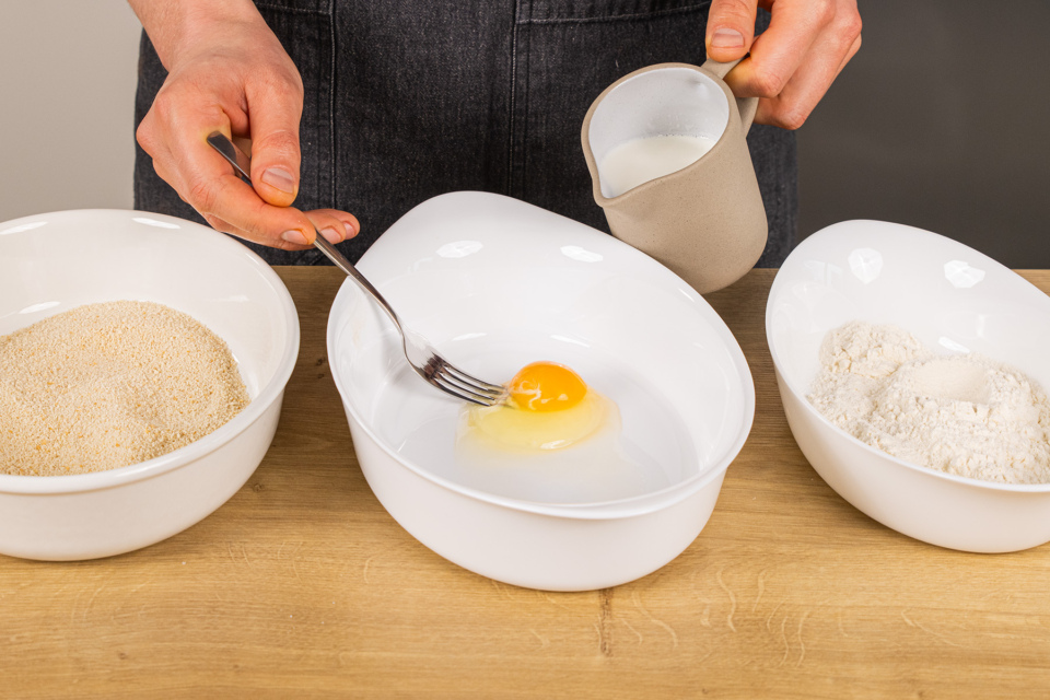 Schnitzel richtig panieren: Rezept mit Video
